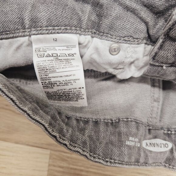 OLD NAVY Women's Gray O.G. Short High Rise Distressed Cuffed Shorts Size 12 - Picture 7 of 8